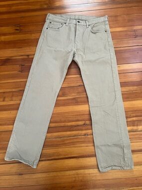 501 Levi's Straight Jeans in Light Khaki